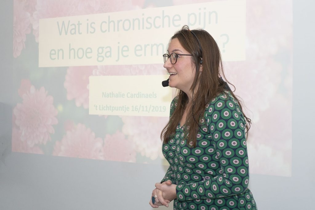 16 November 2019 Wat is nu juist chronische pijn en hoe gaan we ermee om.... Door Mevr. Nathalie Car